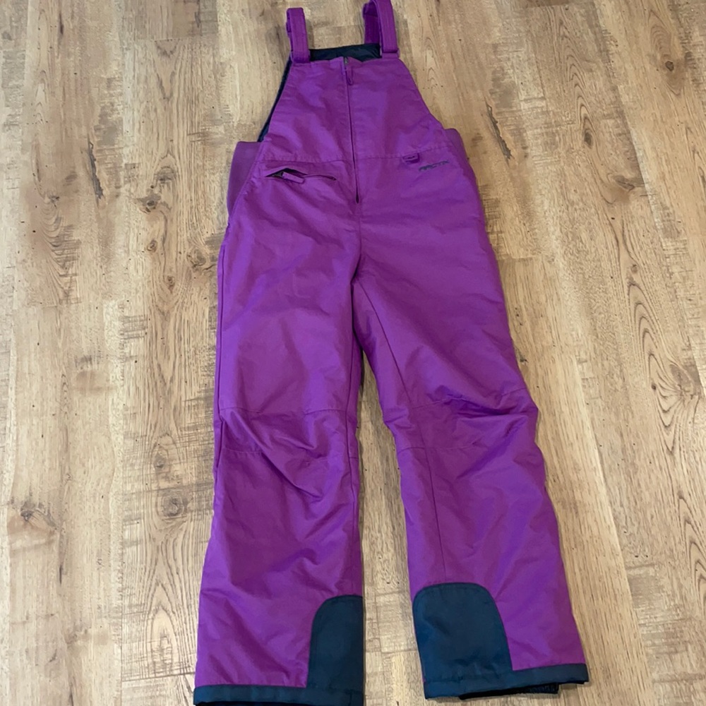 Girls snow pants.